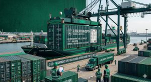 China port container unloading with hookah shipment being processed