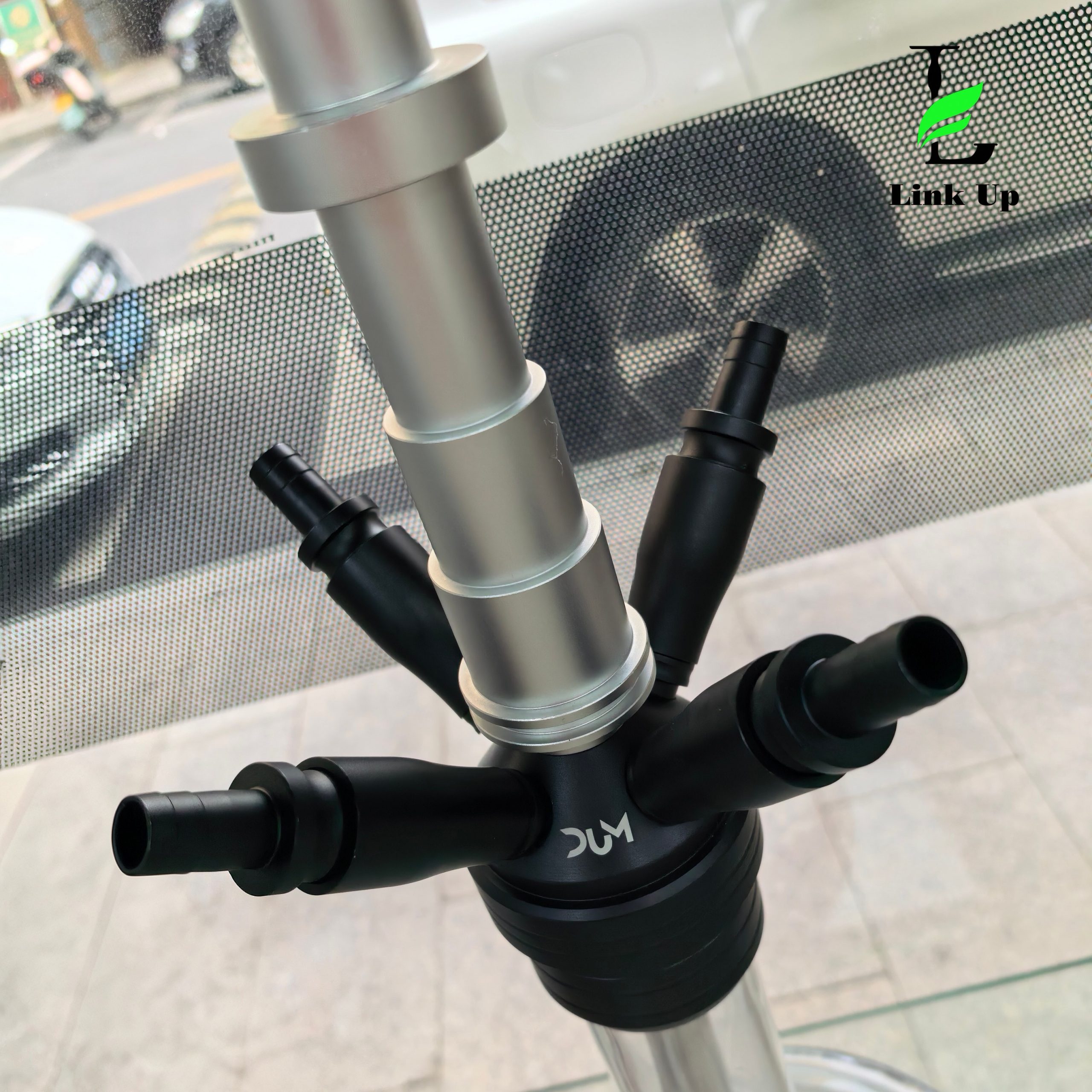 Advanced purge valve and quiet diffuser functionality on Dum Magnum 2.0 Heavy Duty Hookah shisha.